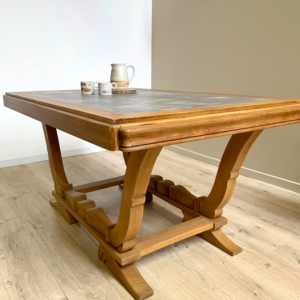 Table ancienne en bois et béton